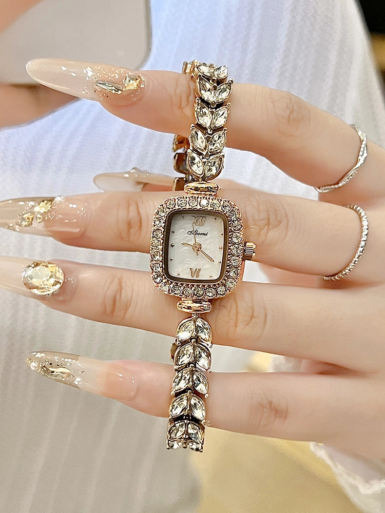 Square Dial Bracelet Watch [RR8VREFJ]