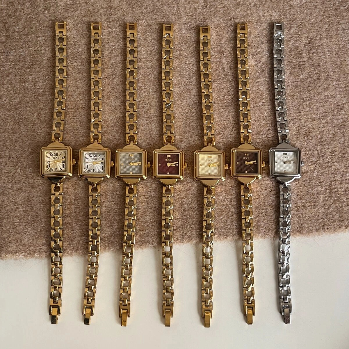 Square Dial Chain Bracelet Watch [17JWAXC1]