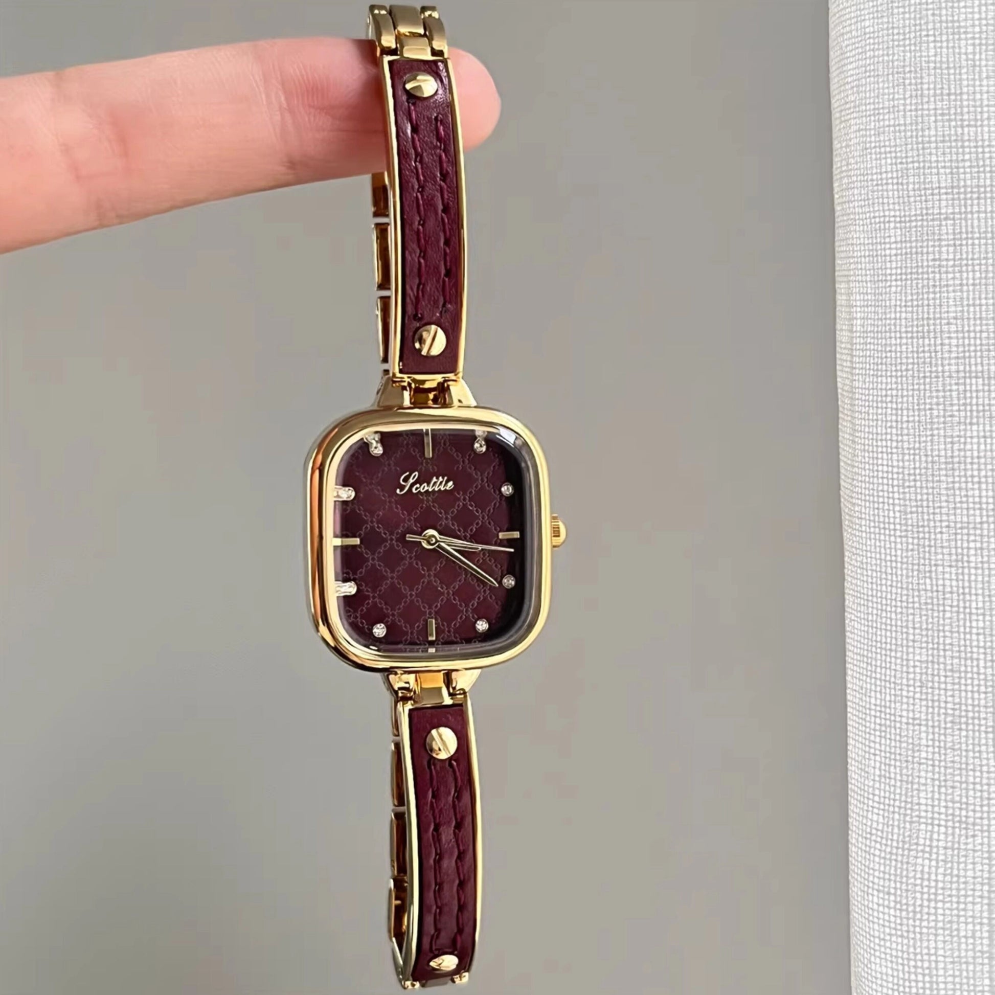 Square Half-Bangle Chain Watch [X9RS4SY0]