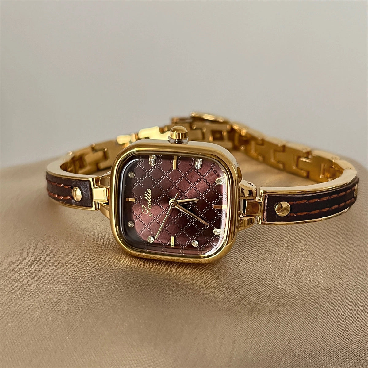Square Half-Bangle Chain Watch [I2718LQ6]