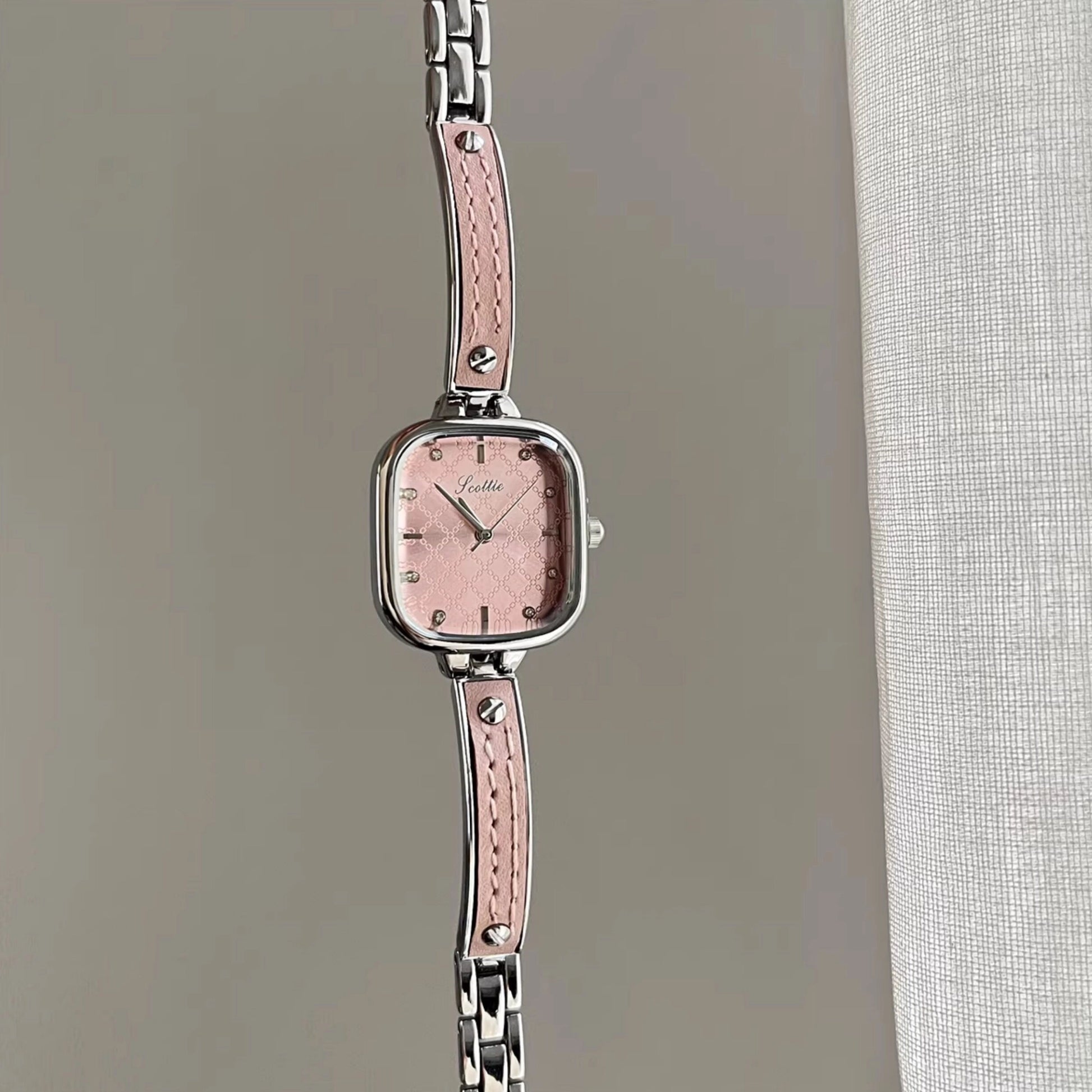 Square Half-Bangle Chain Watch [VGNJ53SG]