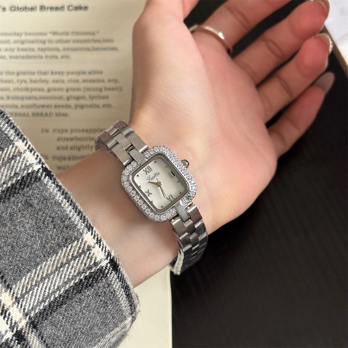 Square Mother-of-Pearl Bracelet Watch [ZUNY5PMM]