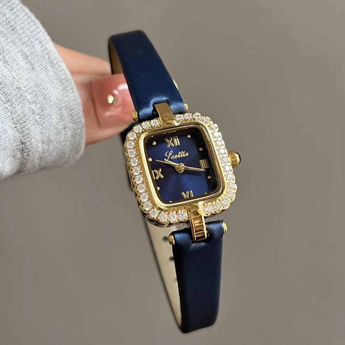 Square Mother-of-Pearl Dial Watch [XGPR472A]