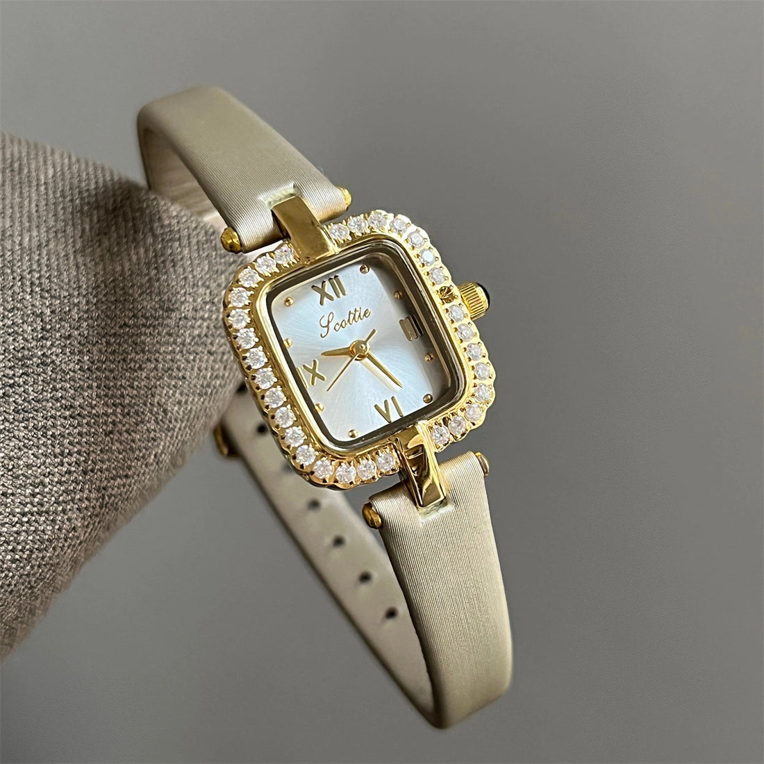 Square Mother-of-Pearl Dial Watch [XGPR472A]