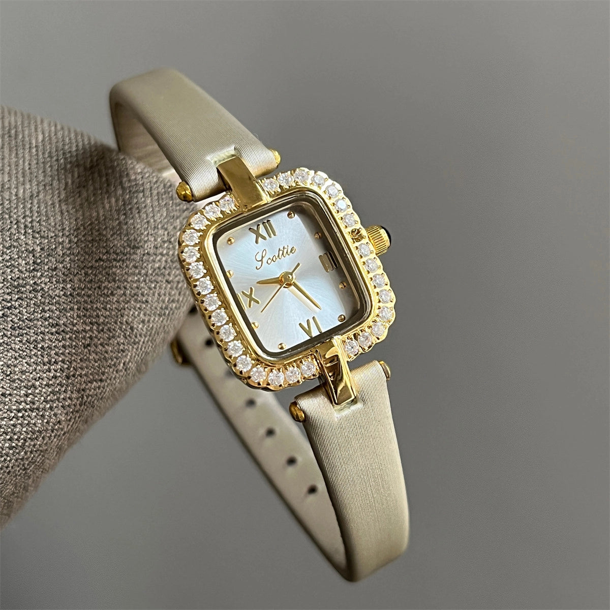 Square Mother-of-Pearl Dial Watch [XGPR472A]