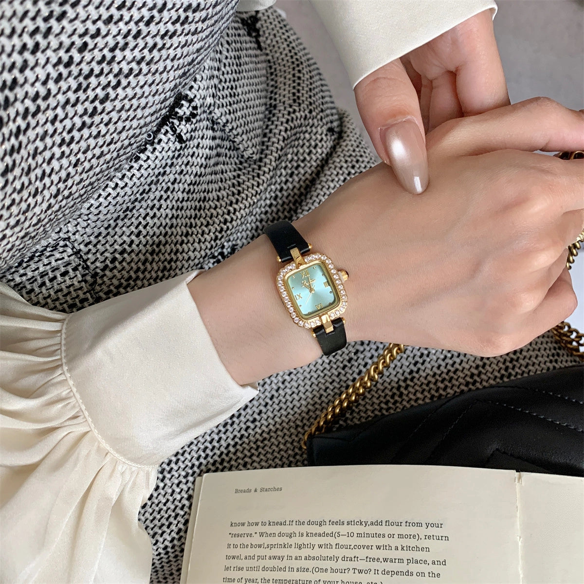 Square Mother-of-Pearl Dial Watch [FU7V8JAL]