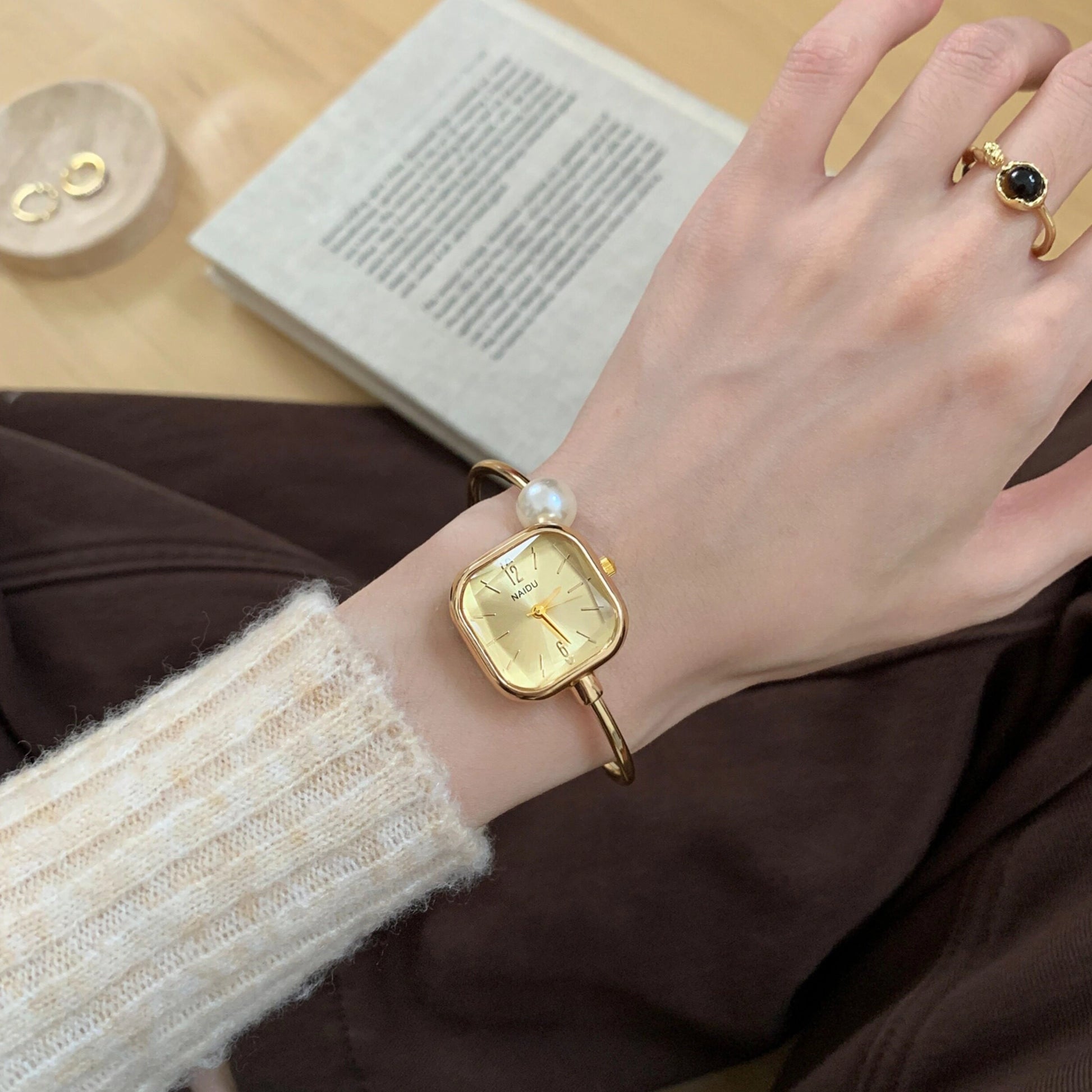 Square Pearl Bracelet Watch [B8KR4UQN]