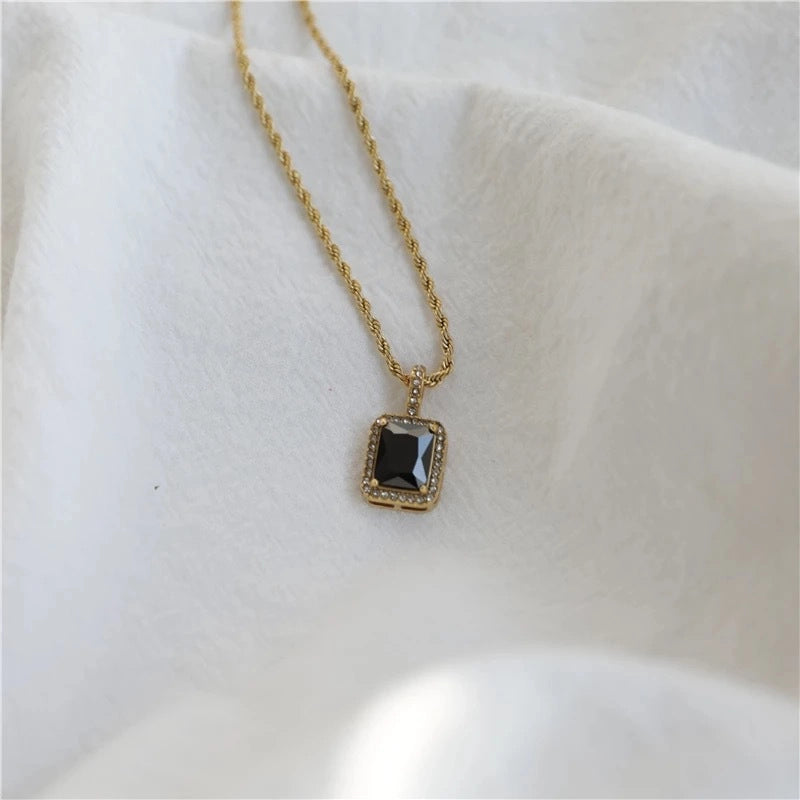 Square Zircon Pendant Necklace [FYU1JJ2Z]
