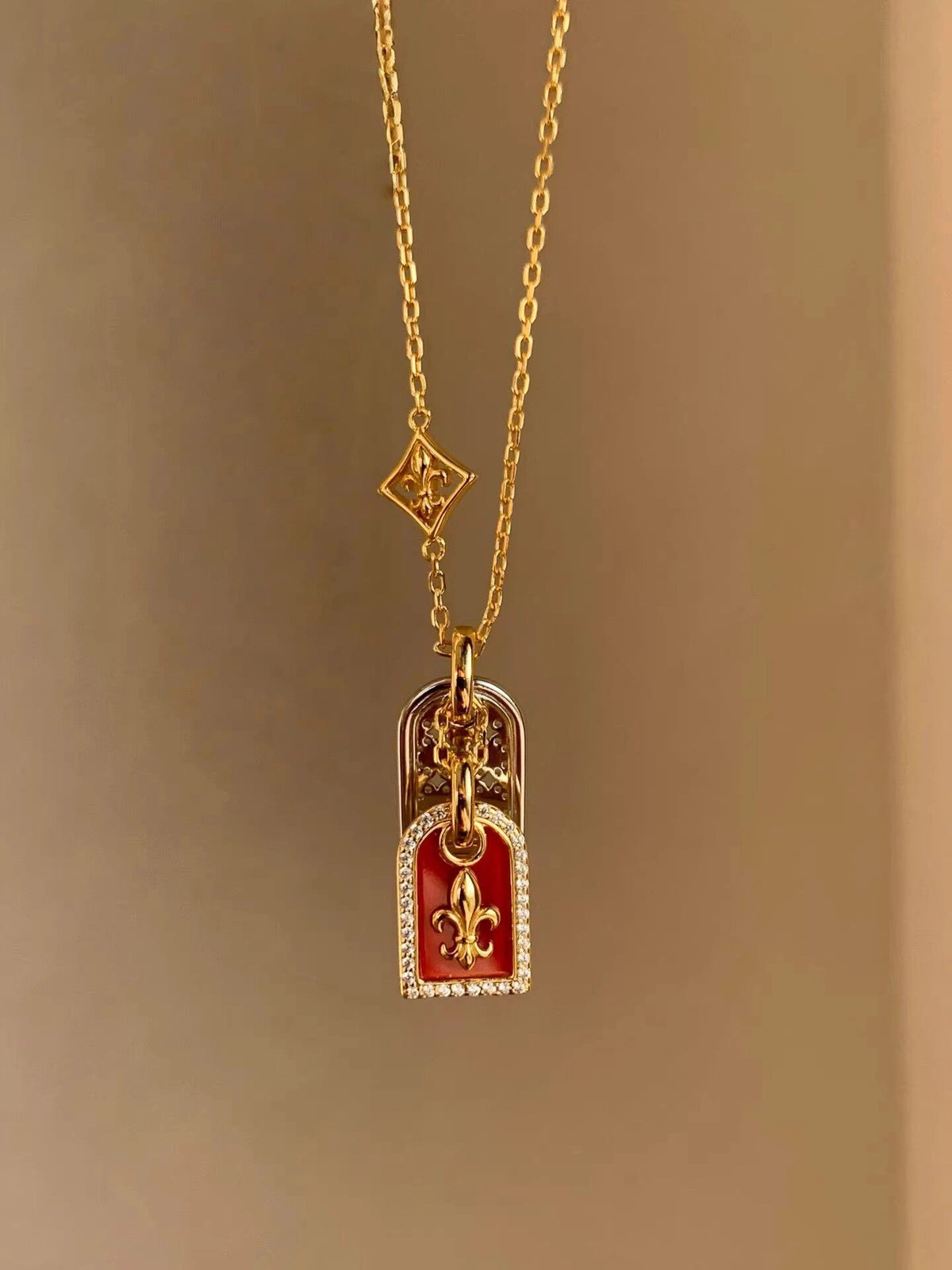 Sterling Silver Iris Amulet Necklace [GKOOM0N3]