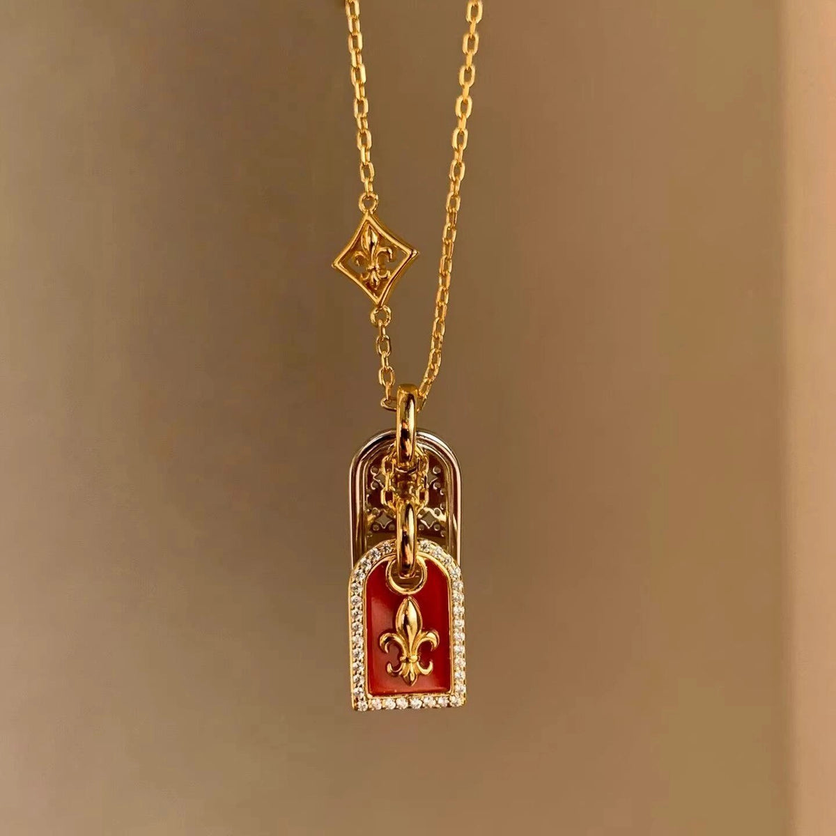 Sterling Silver Iris Amulet Necklace [MRGCZL1O]