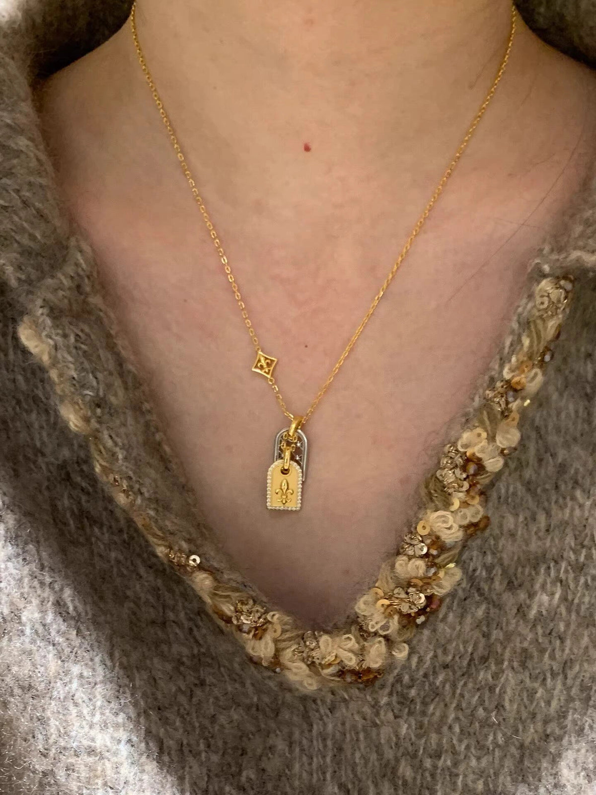 Sterling Silver Iris Amulet Necklace [UH12CUCC]