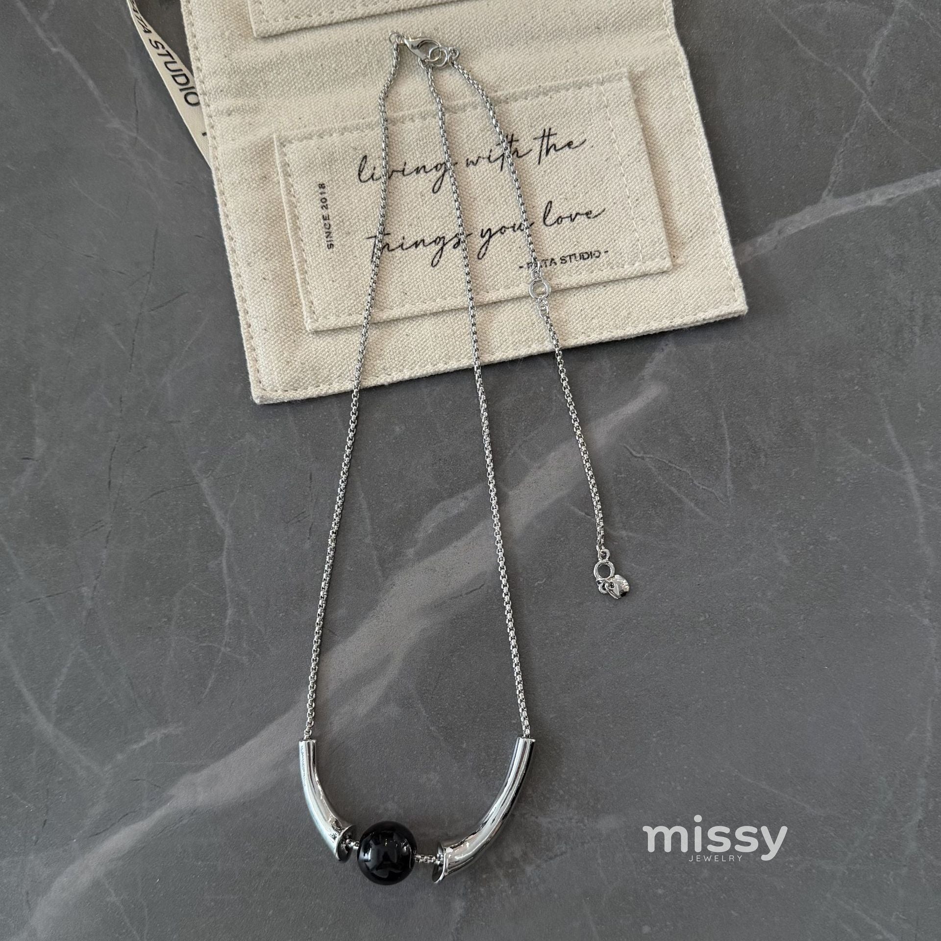 Sullivan Asymmetric Agate Horn Necklace [Q8QBMDWT]