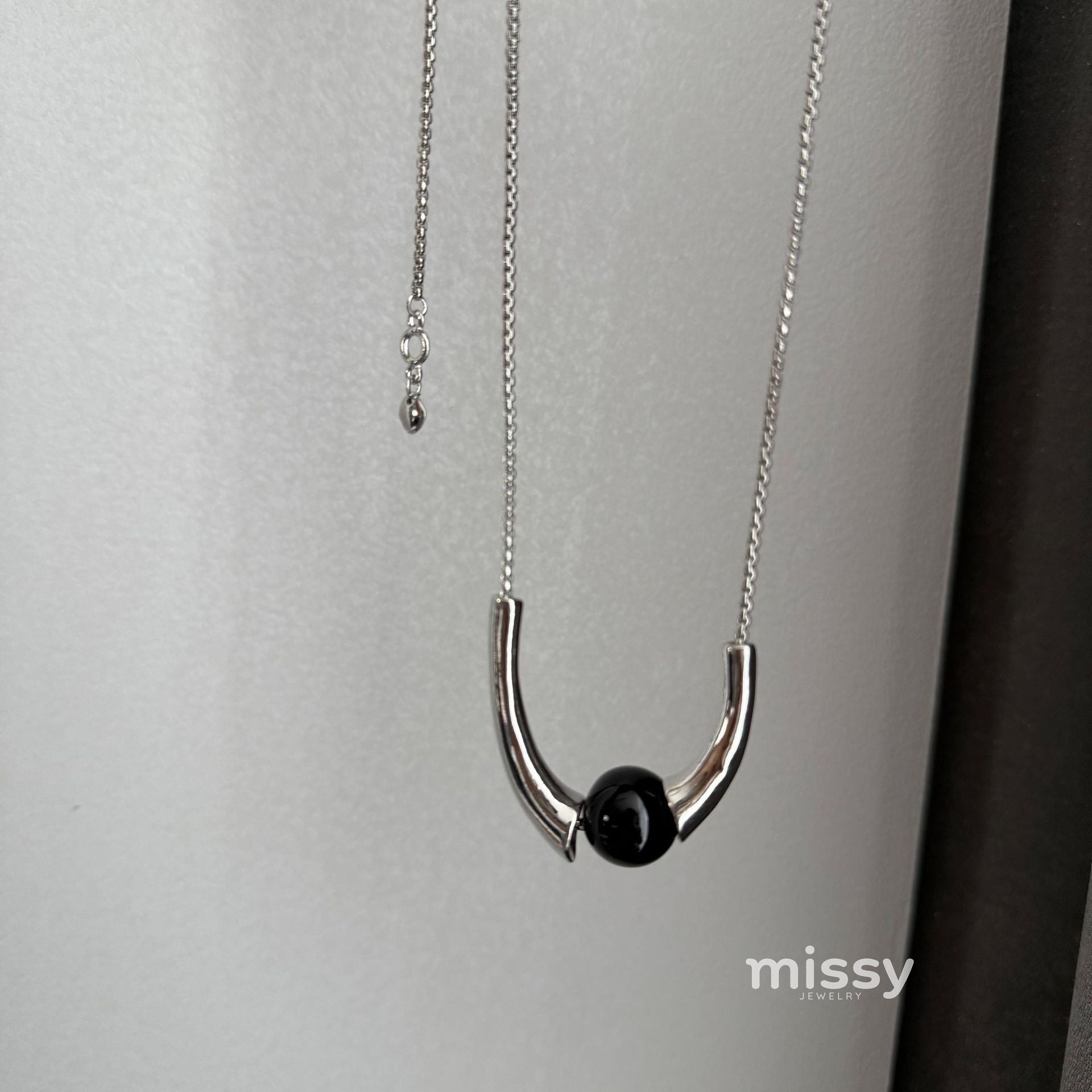 Sullivan Asymmetric Agate Horn Necklace [4XCAT1R3]