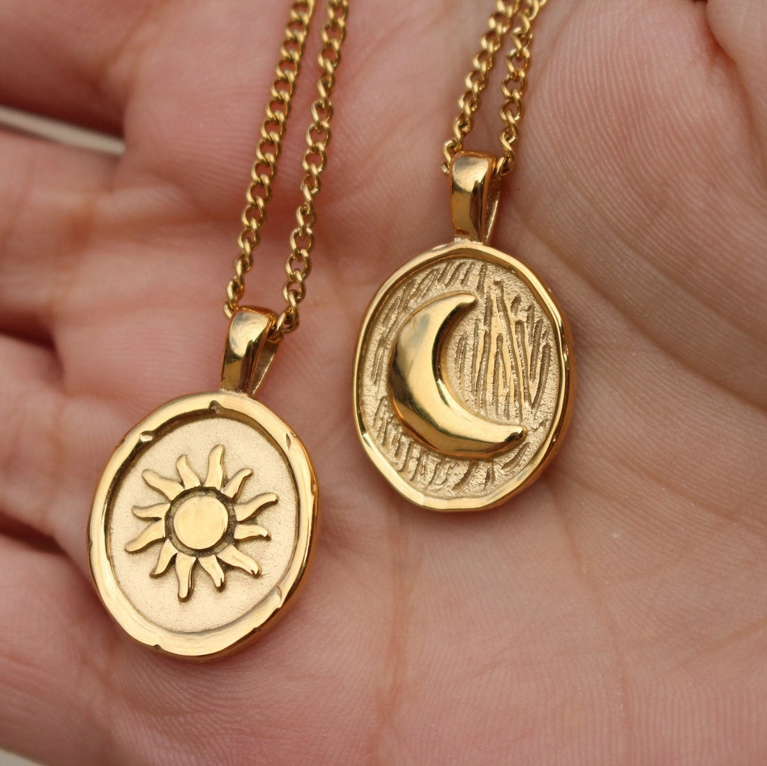 Sun and Moon Layered Pendant Necklace [T0WVY7FQ]