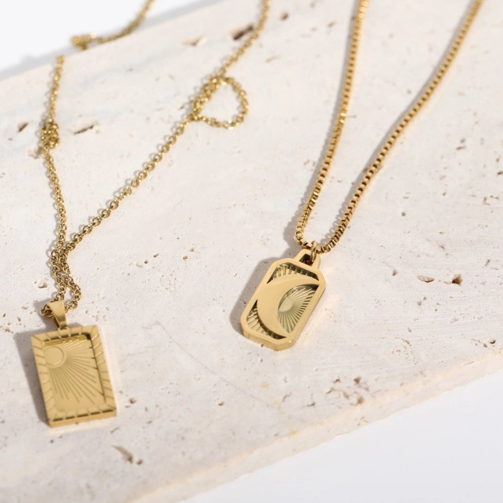 Sun and Moon Pendant Necklace [BO03KTHI]