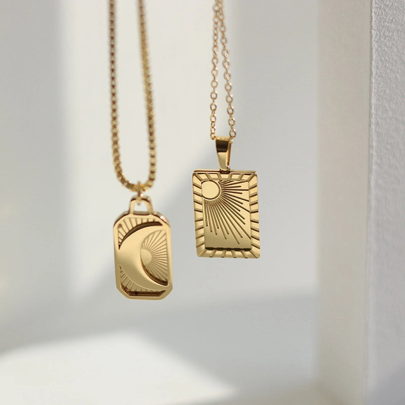 Sun and Moon Pendant Necklace [MGN8HVHL]