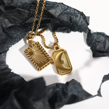 Sun and Moon Pendant Necklace [BO03KTHI]