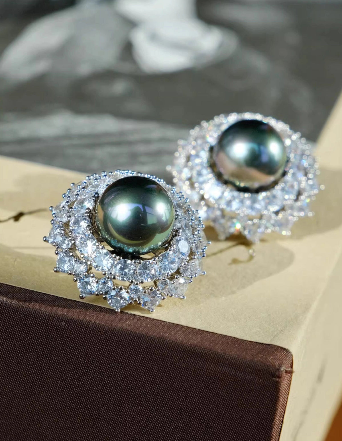 Tahitian Green Mother-of-Pearl Earrings [HPZ5IHR6]
