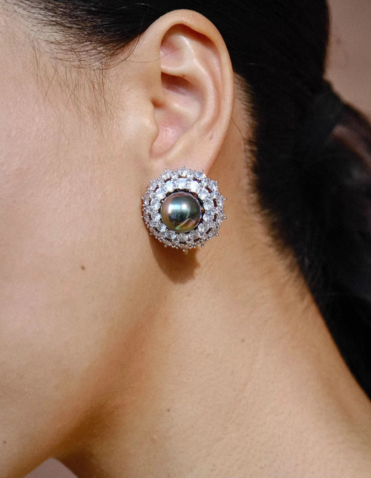 Tahitian Green Mother-of-Pearl Earrings [5YRAGX95]