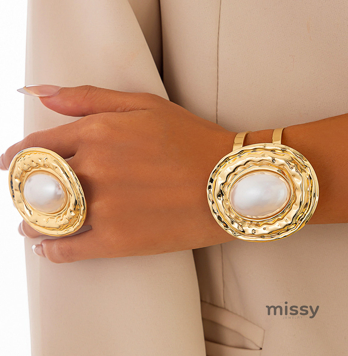 Tanishka Metallic Pearl Bracelet Set [5G8BGVP1]