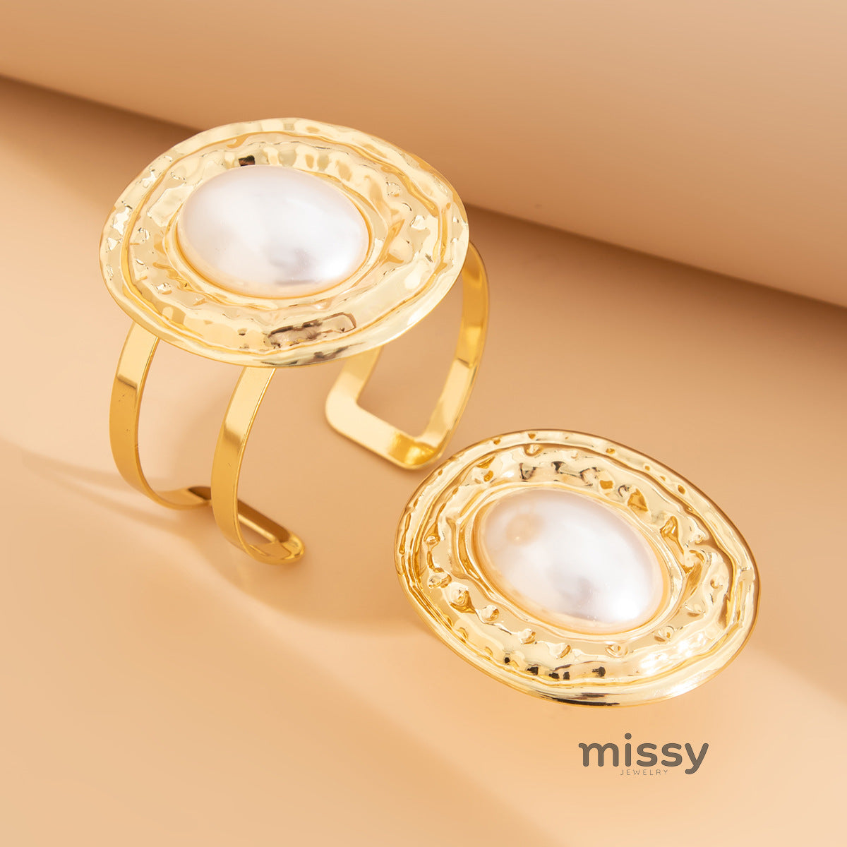 Tanishka Metallic Pearl Bracelet Set [4RGSQFCZ]