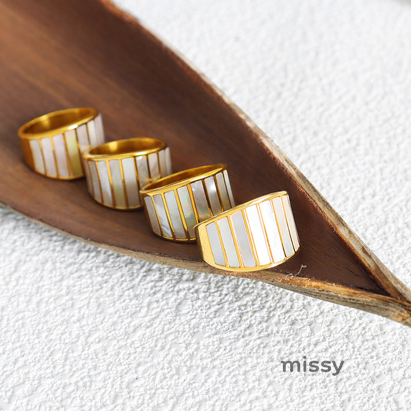 Tehila Textured Wave Ring [OEIKMGAT]