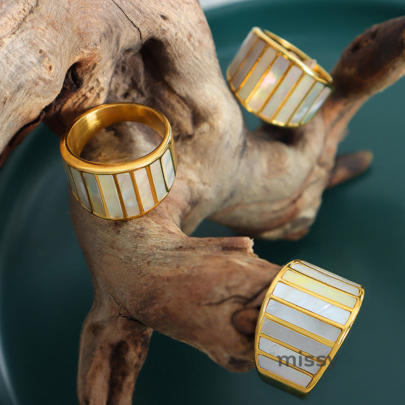 Tehila Textured Wave Ring [3IXXSYBX]