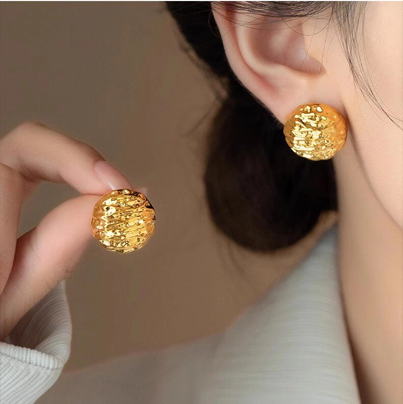 Textured Gold Stud Earrings [6LXY681B]