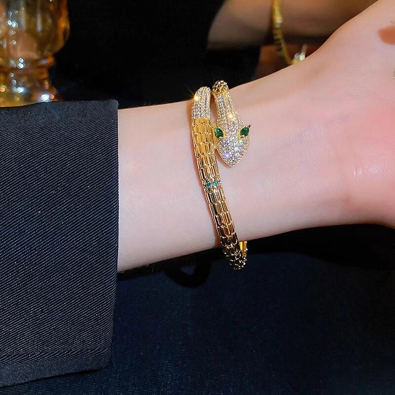 Textured Snake Cuff Bracelet [6KL73GWB]