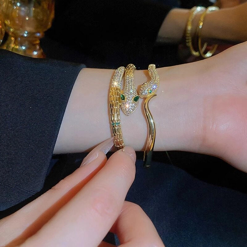 Textured Snake Cuff Bracelet [V2NX28BJ]