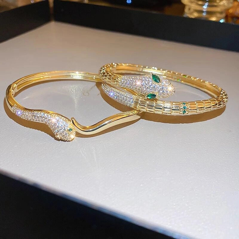 Textured Snake Cuff Bracelet [G4NY1NS9]