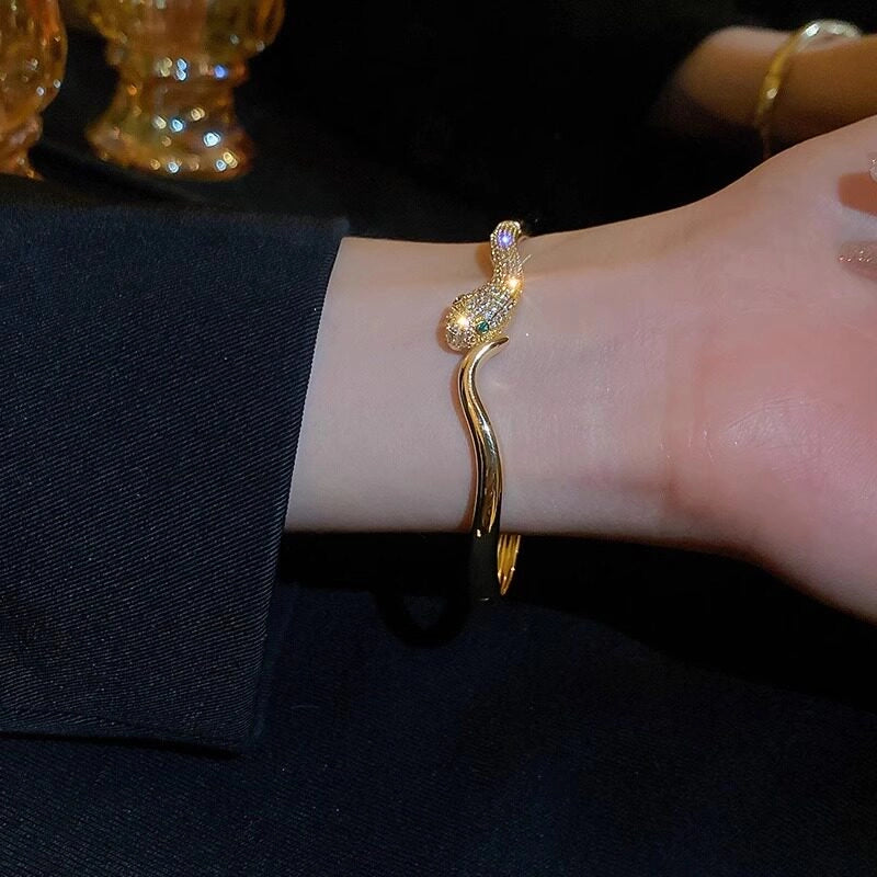 Textured Snake Cuff Bracelet [2VOAA737]