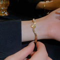 Textured Snake Cuff Bracelet [CNS2LYC8]
