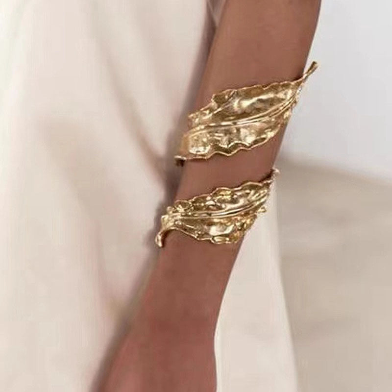 Textured Wave Cuff Bracelet [QNDMACQF]