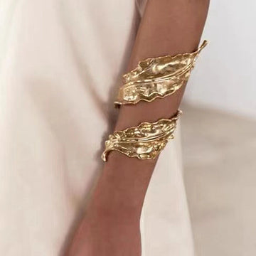 Textured Wave Cuff Bracelet [QNDMACQF]