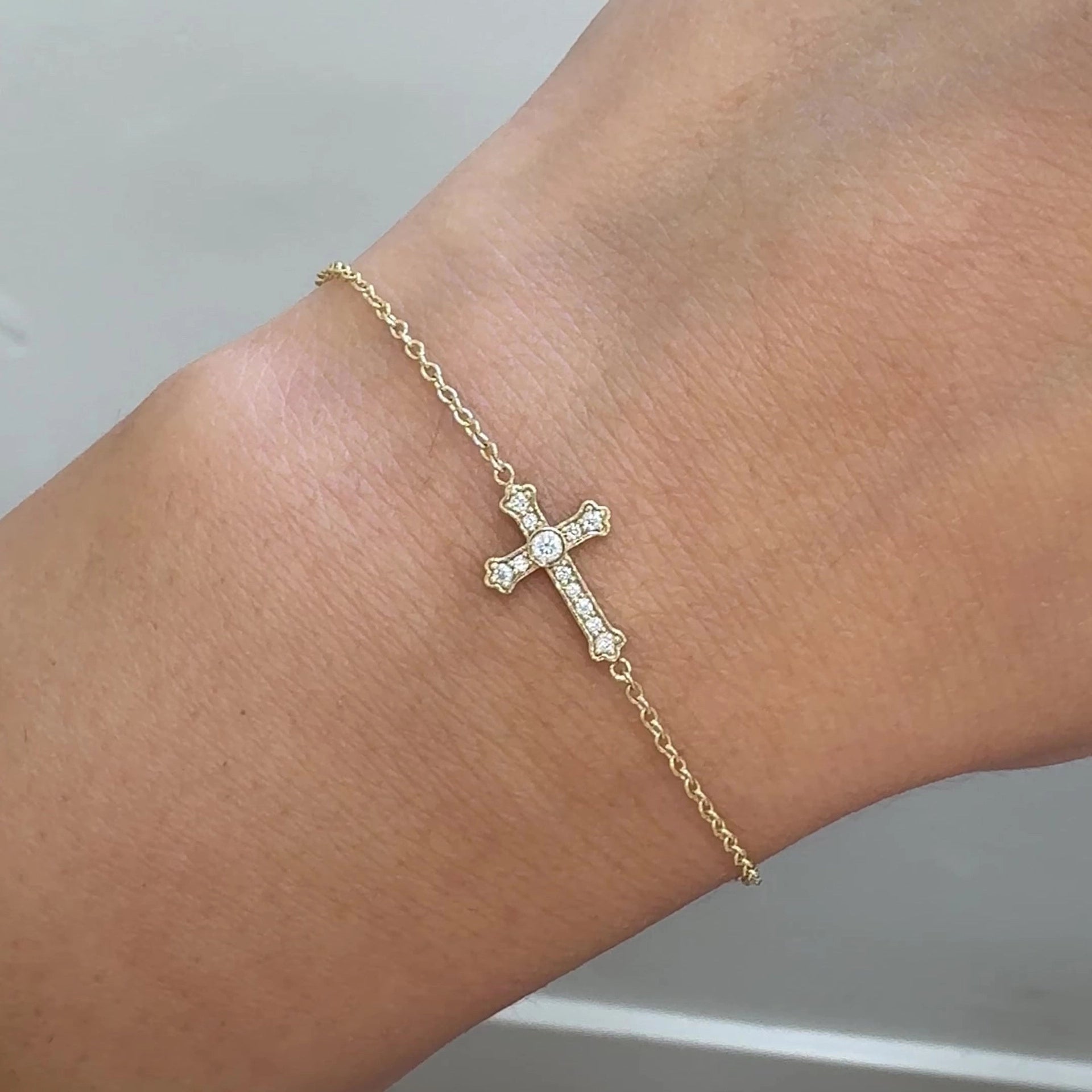 Triple Cross Pendant Necklace [4R3EDXMT]