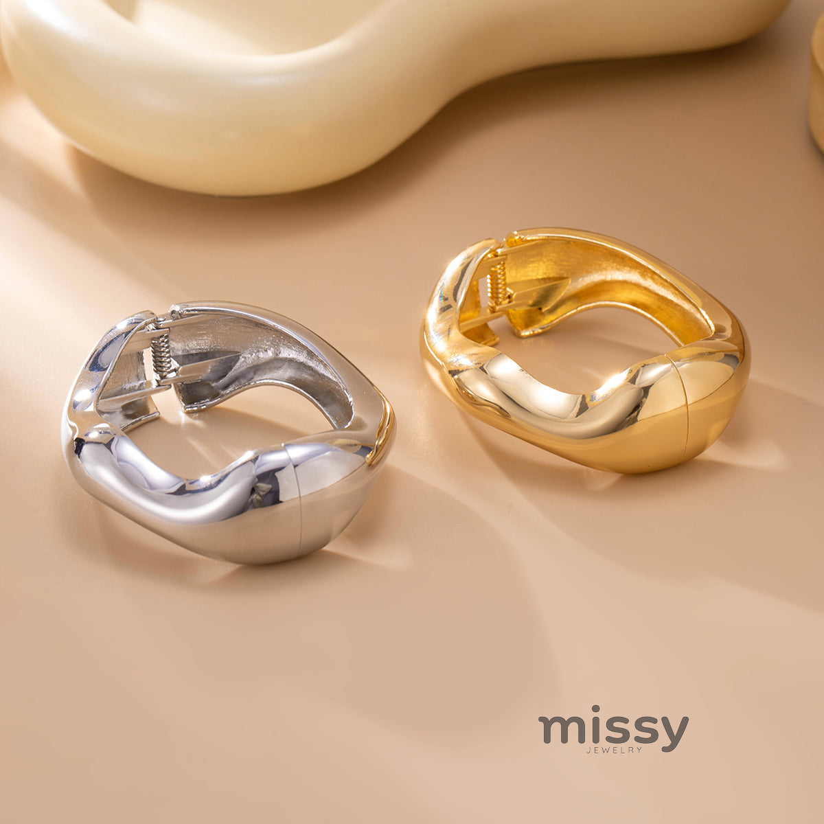 Tyleigh Wave Waterdrop Bangle