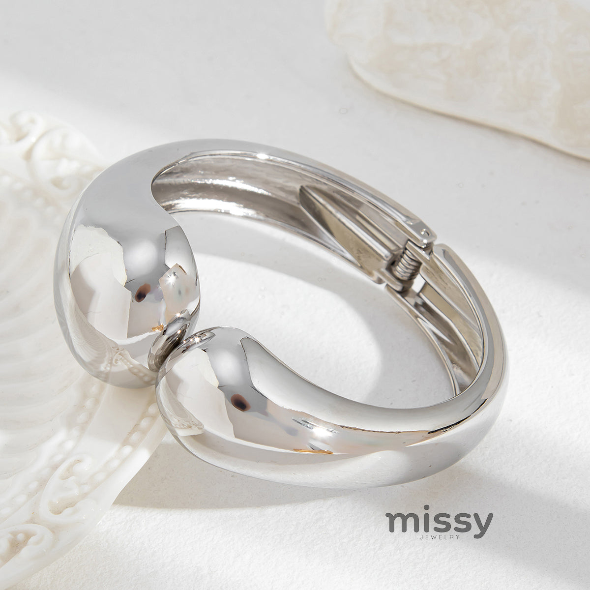 Tyleigh Wave Waterdrop Bangle