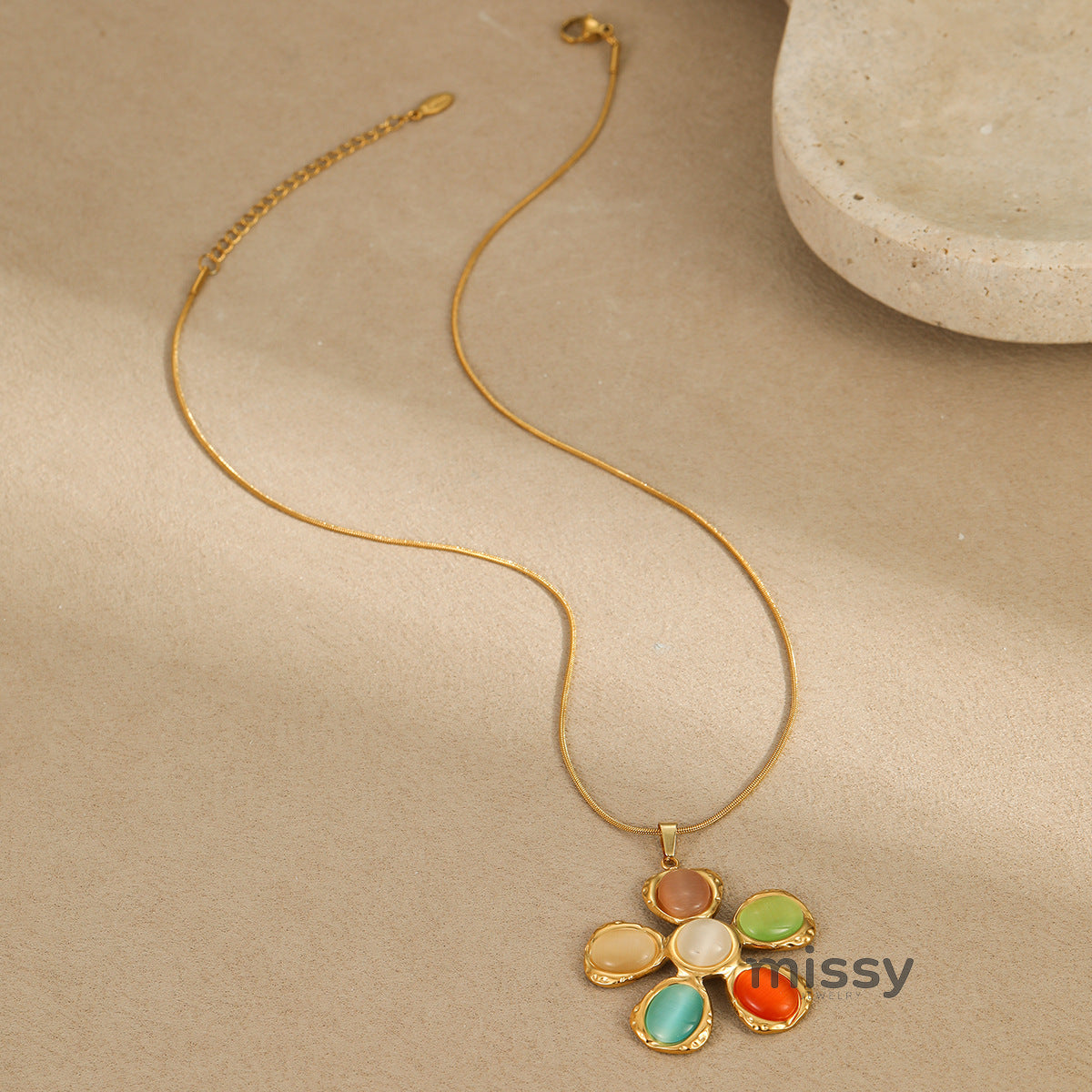 Vanna Hammered Flower Earrings [D9VTTS0H]