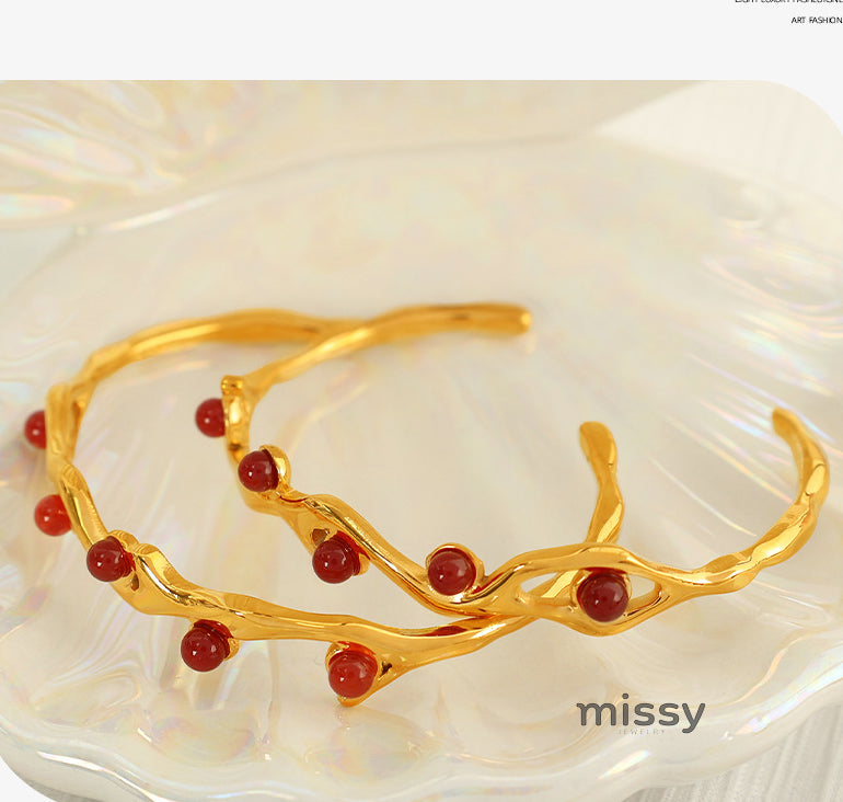 Varnika Bold Stone Cuff [R991OE4F]