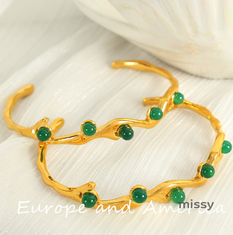 Varnika Bold Stone Cuff [IUH5G2NH]