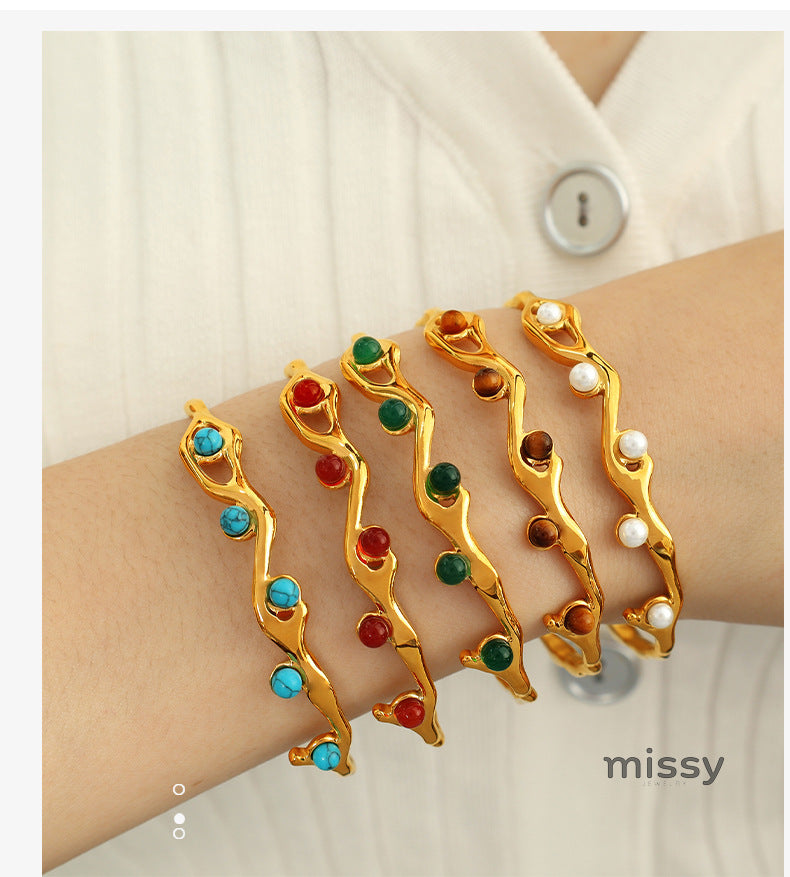 Varnika Bold Stone Cuff [F9OZCB6R]