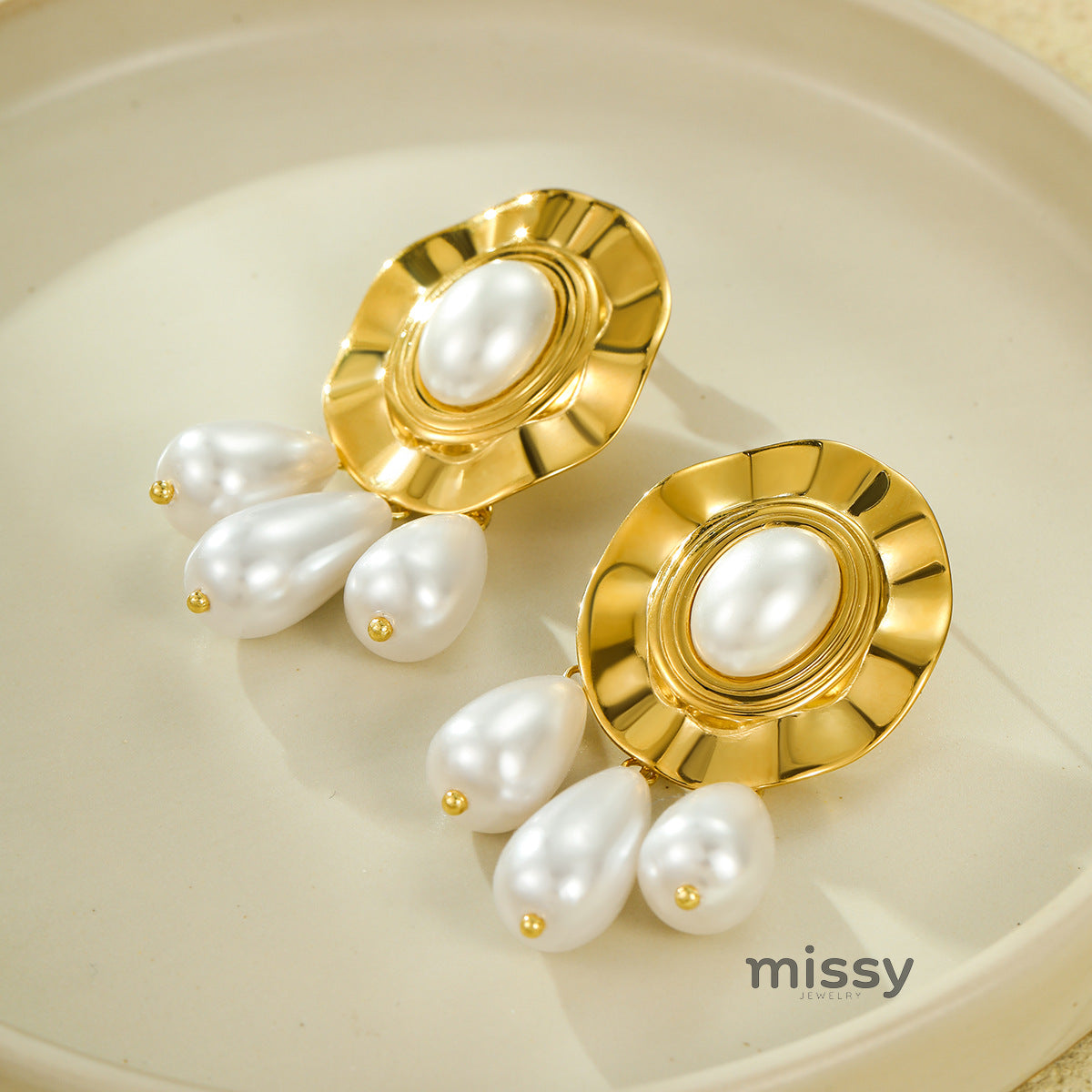 Vega Pleated Pearl Tassel Earrings [JA326QZ4]