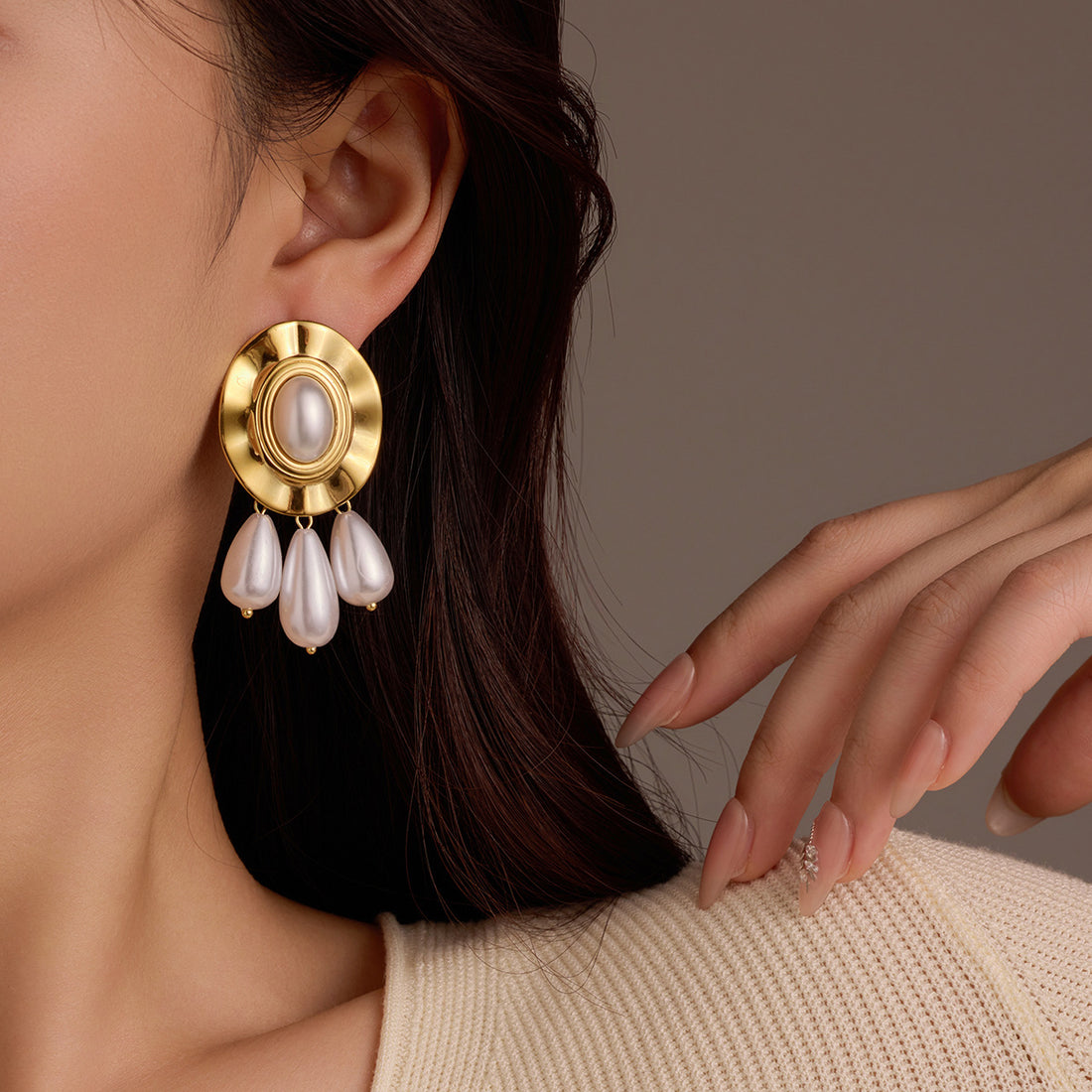 Vega Pleated Pearl Tassel Earrings [UFNVCLEV]