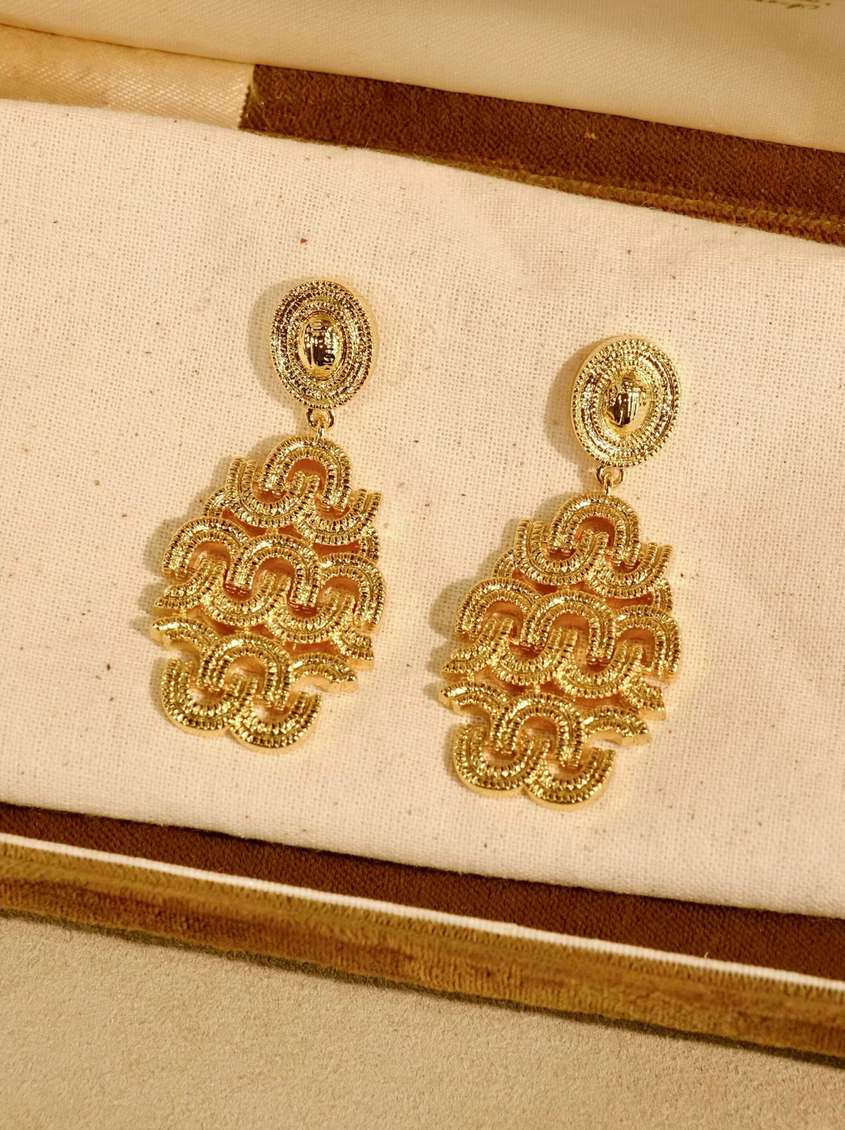 Vintage Arc De Triomphe Earrings [KFK33JVG]