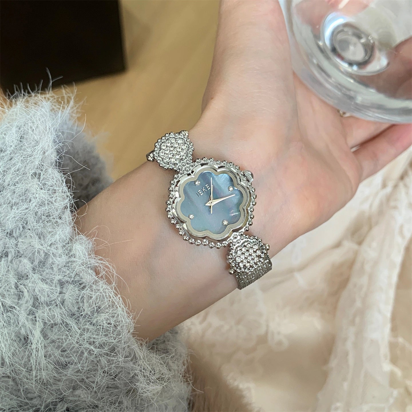 Vintage Camellia Bracelet Watch [HCHR2G2L]