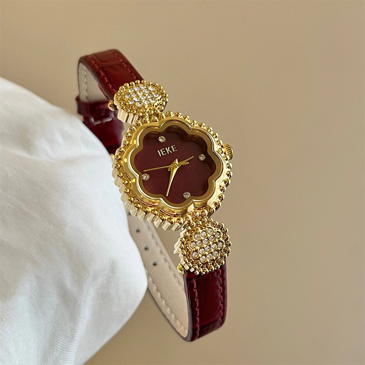 Vintage Camellia Leather Strap Watch [B4HE1W9A]