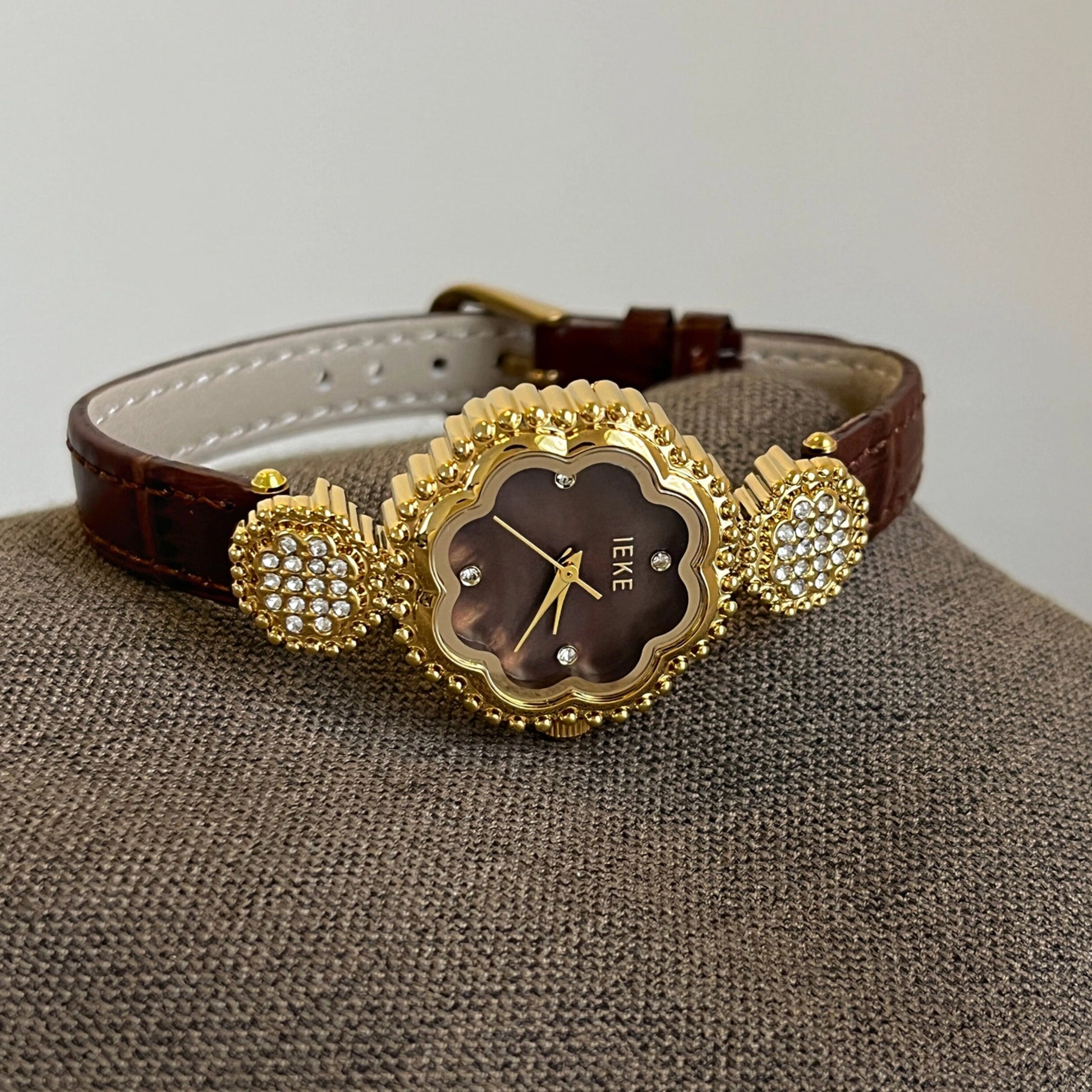 Vintage Camellia Leather Strap Watch [VQJ95BQ0]