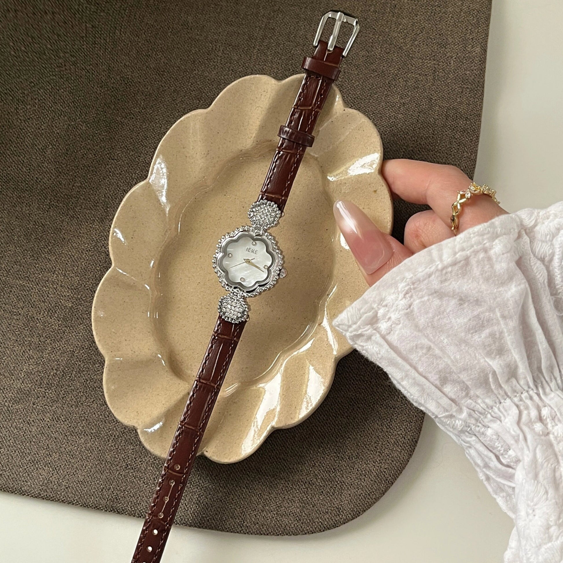 Vintage Camellia Leather Strap Watch [22DK7DMG]