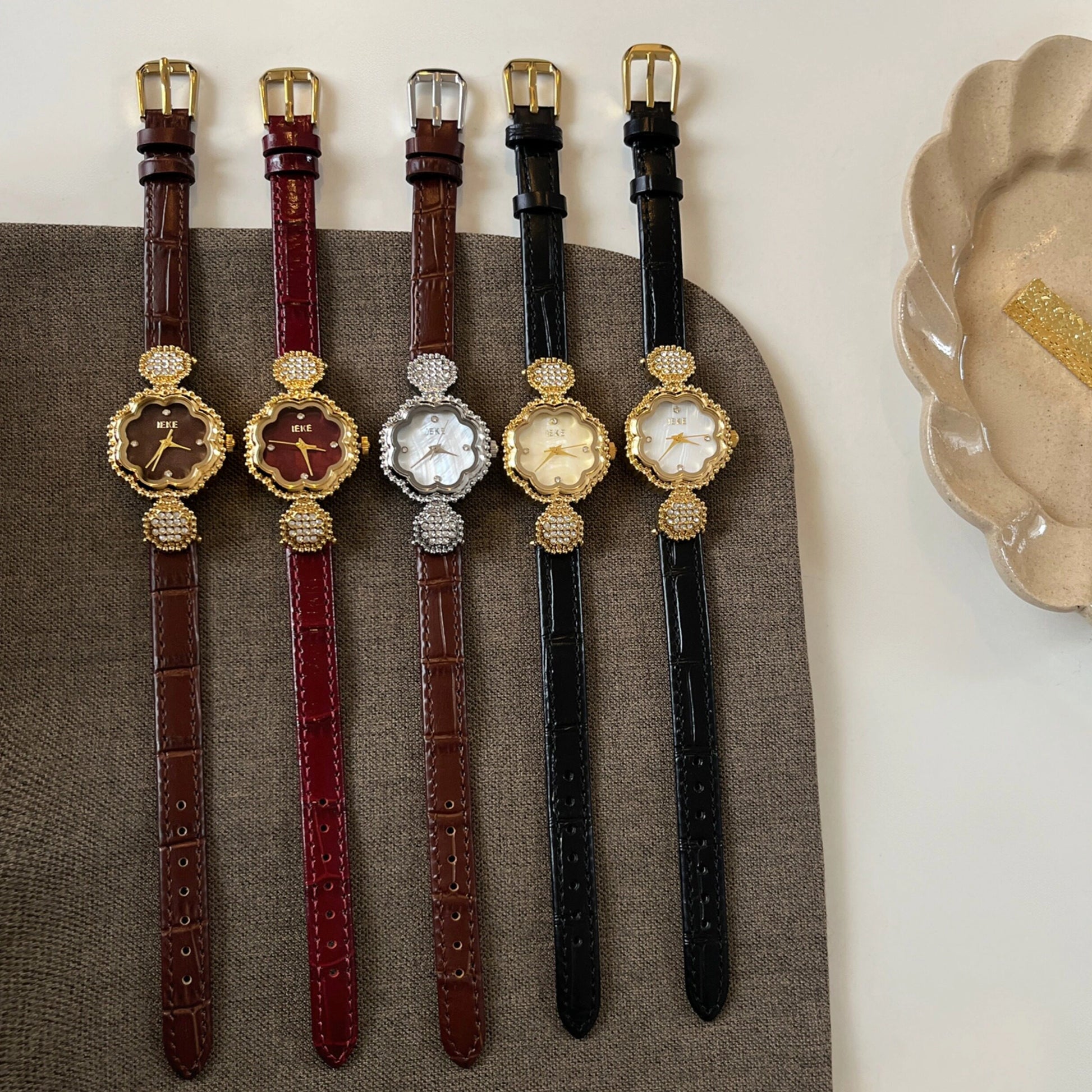Vintage Camellia Leather Strap Watch [E63CI1AH]